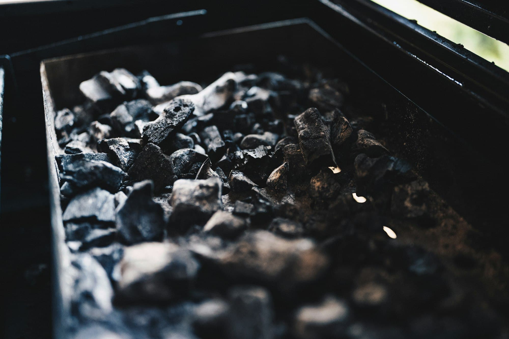 Sized low-ash metallurgical coke lumps